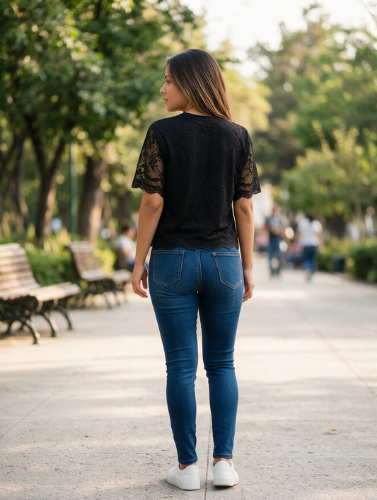BLUSAS ENCAJE NEGRAS
